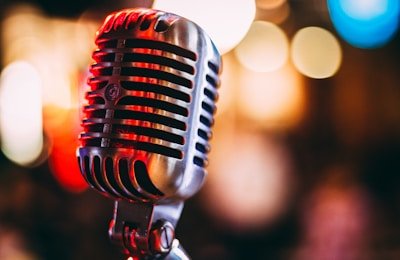 91爆料：某知名歌手演唱会假唱被实锤，观众现场录音曝光