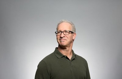 91爆料：顶流偶像机场耍大牌，工作人员怒斥其态度恶劣