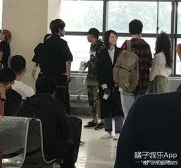 候车大厅吃瓜群众,吃瓜群众的众生相